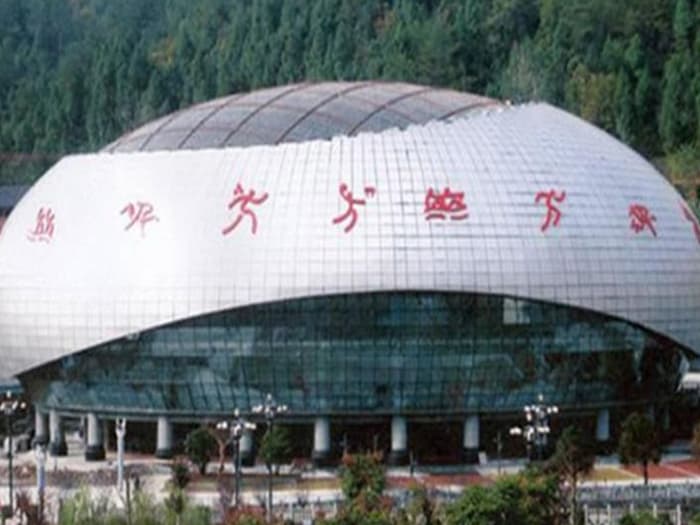 新沂体育中心球形网架加工安装